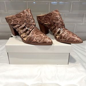 Women’s Comfort Brand Slip on Shoe with Block Heel.